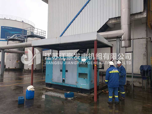 蘇州化工一臺(tái)100KW康明斯配斯坦福低噪音機(jī)組調(diào)試現(xiàn)場 蘇州化工一臺(tái)100KW康明斯配斯坦福低噪音機(jī)組調(diào)試現(xiàn)場